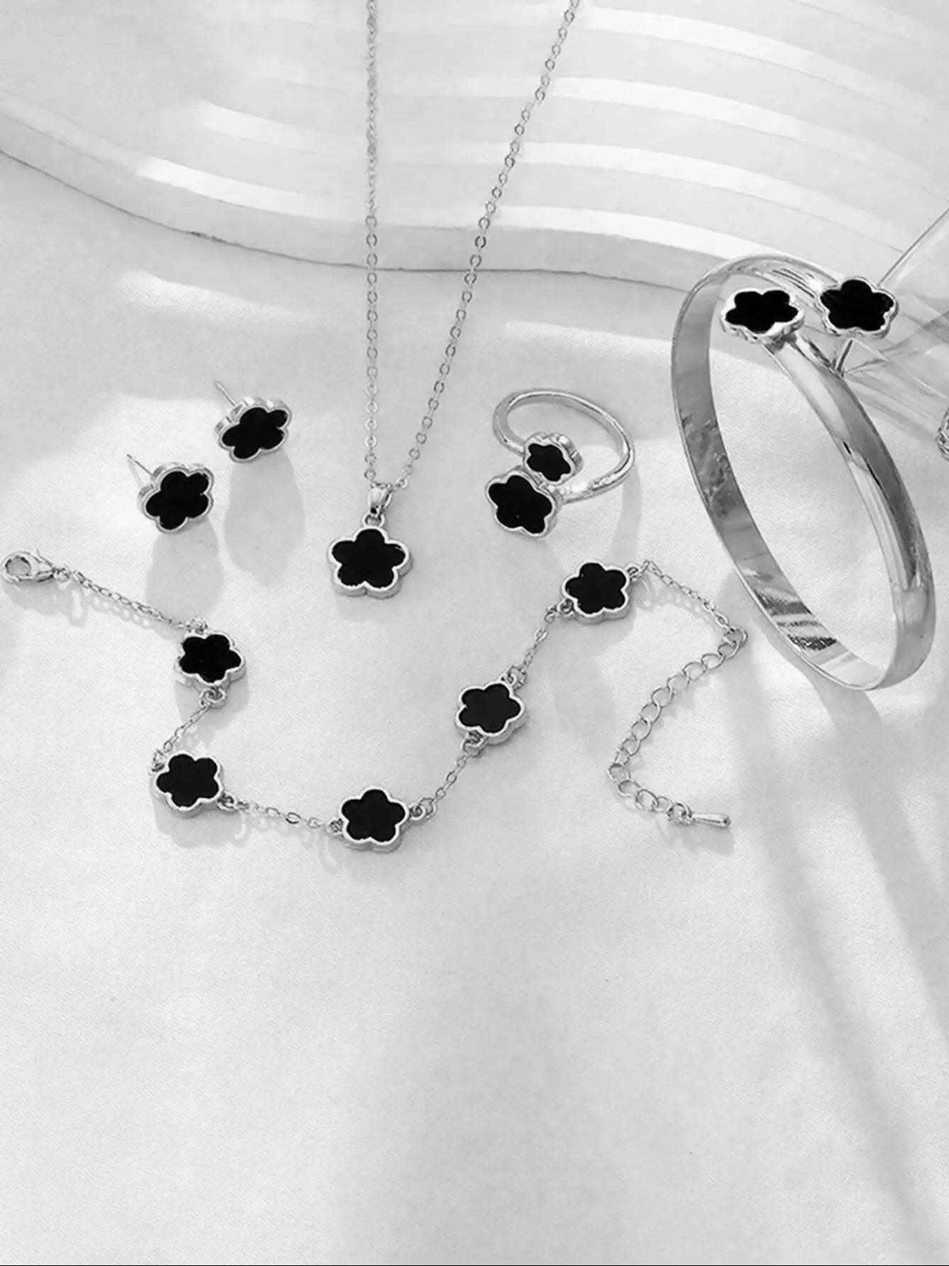 5pcs Lucky Five-petal Flower Women's Jewelry Set, Fashion Flower Bracelet + Necklace + Earrings + Bracelet + Ring, Birthday - PrimeNest